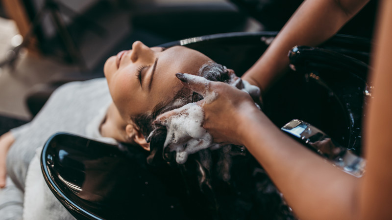 3 Good Reasons to Have Your Hair Colored at a Hair Salon Rather than DIY