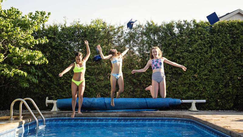 5 Summer Time Pool Opening Tips for Home Owners