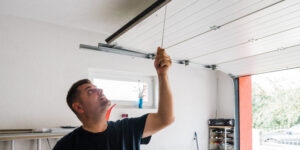 Things You Should Look for in a Professional Garage Door Repair Contractor