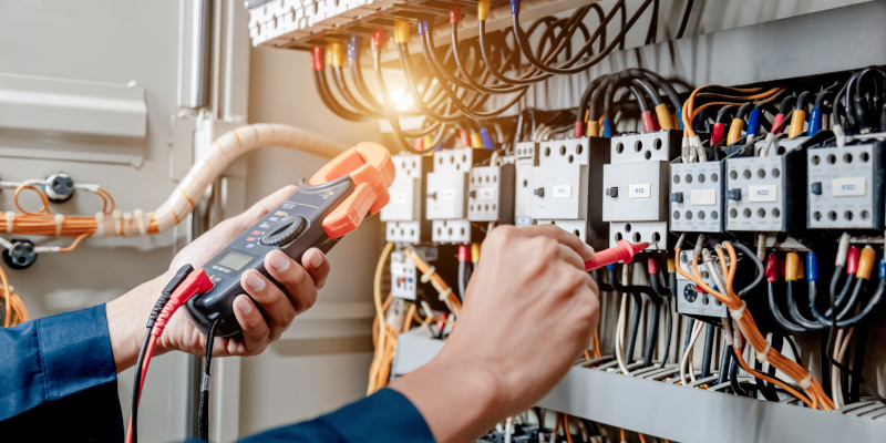 4 Signs You Need to Call Commercial Electrical Services Now
